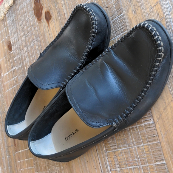 FRYE AND COMPANY LEWIS VENETIAN BLACK LEATHER LOAFER - Picture 3 of 10